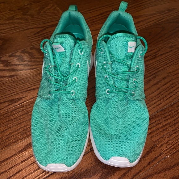 Nike Roshe Run Mint Green Size 10 - Picture 2 of 3
